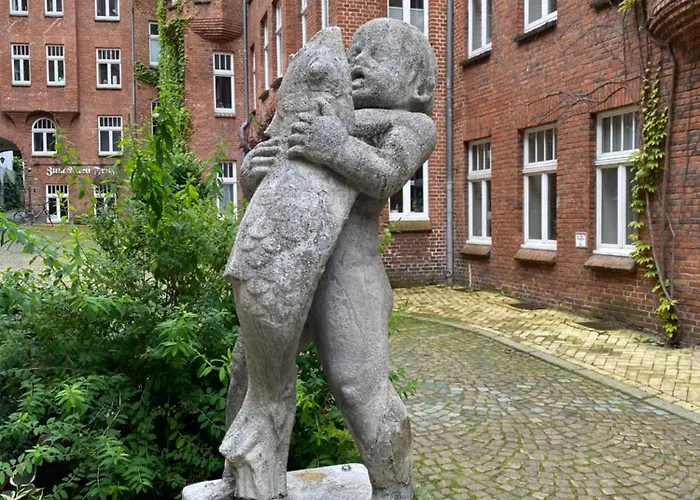 Ankerplatz Im Historischen Burghof Flensburg